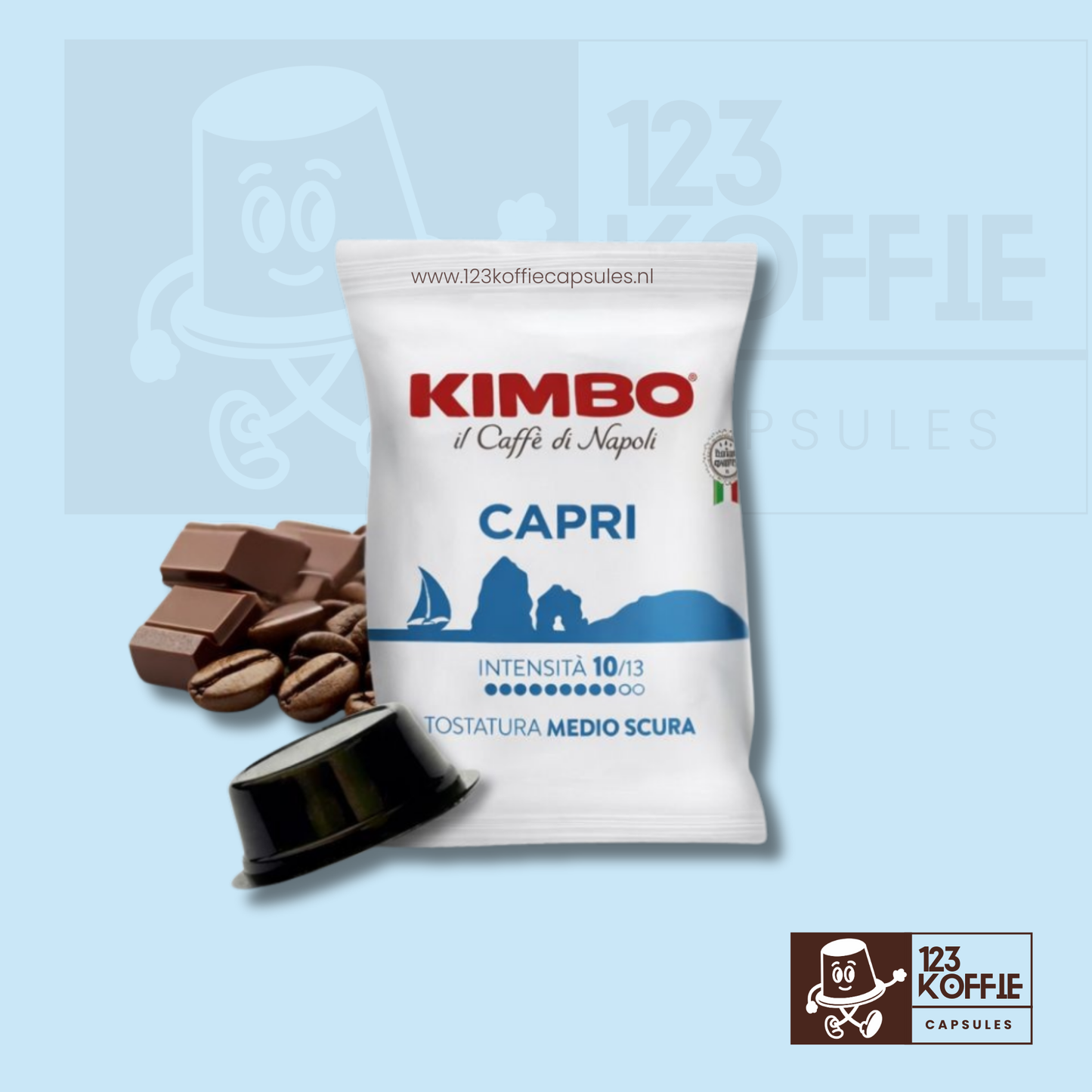 Kimbo Capri koffiecapsules met licht geroosterde koffiebonen en subtiele cacao die de aromatische Italiaanse espressosmaak tonen.